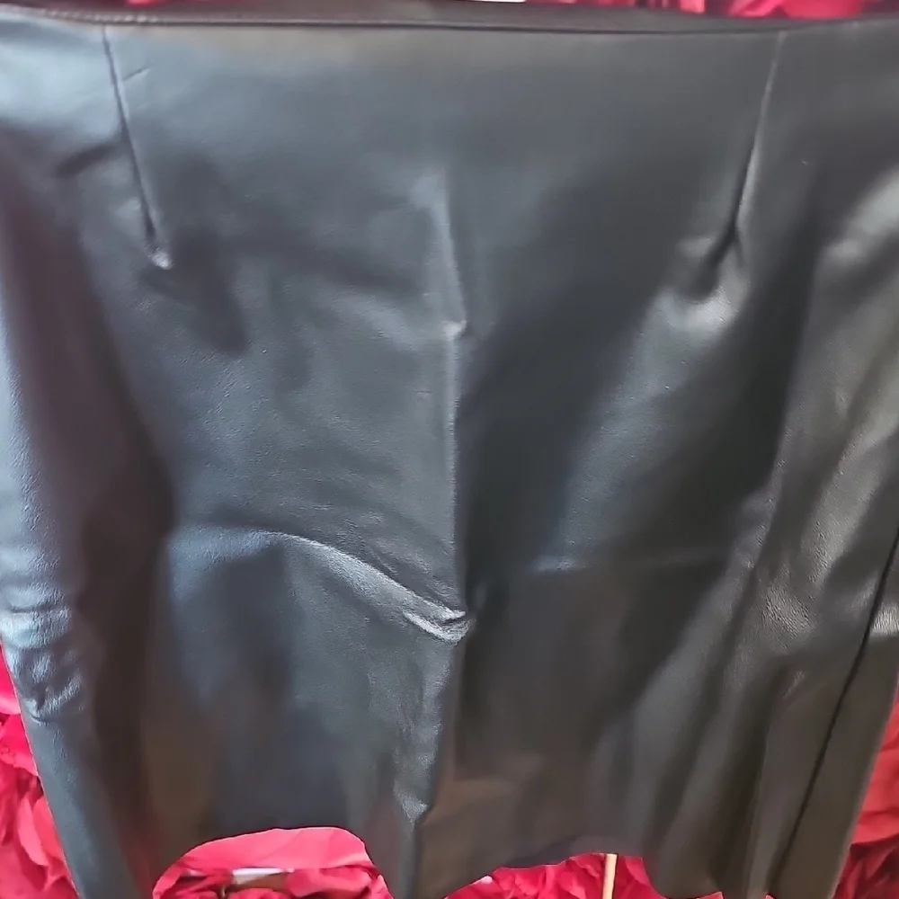H & M NWT Girls Black Faux Leather Skirt Size 8